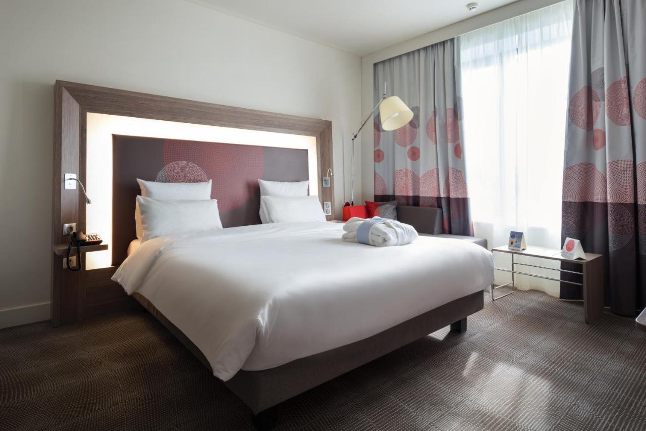 Novotel Almaty City Center Εξωτερικό φωτογραφία
