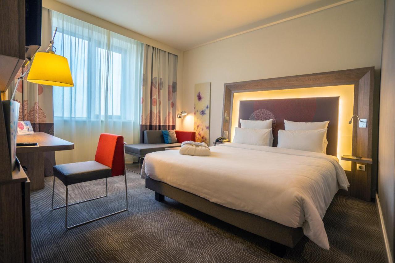 Novotel Almaty City Center Εξωτερικό φωτογραφία